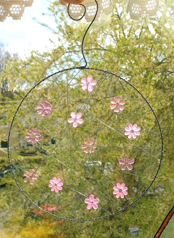 Sonnenfänger Fensterschmuck Rund mit rosanen Acrylblüten