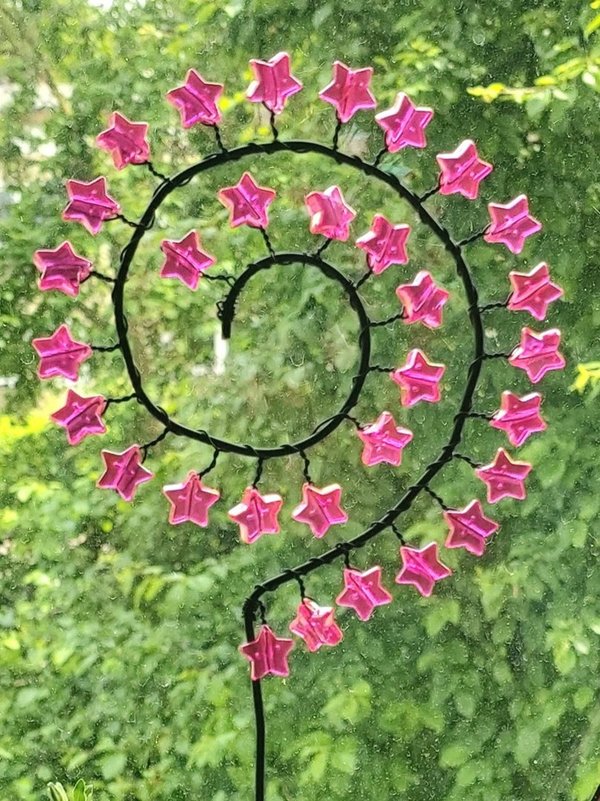 Blumenstecker Pflanzenstecker mit pinkfarbenen Sternen