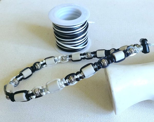 EM-Keramik Halsband Farbverlauf Schwarz Grau Weiß