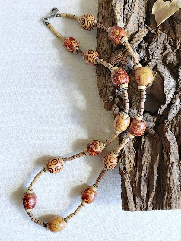 Lange Holzkette mit bunten Afrika Perlen