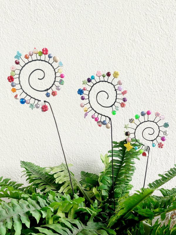 Spiral Blumenstecker Pflanzenstecker mit vielen verschiedenen Perlen